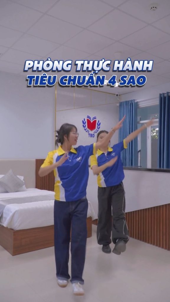 Video thumbnail - Clip khoe trường