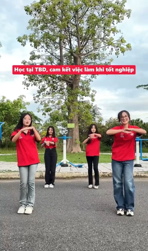 Video thumbnail - Lý do sinh viên chọn học tại TBD
