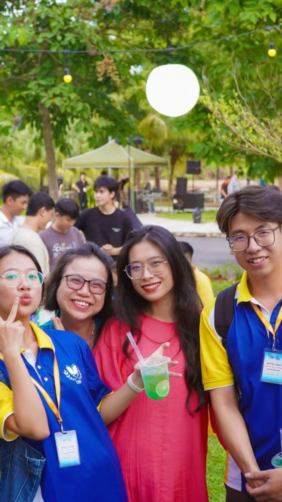 Video thumbnail - Thầy Cô TBD trong mắt bạn là người thế nào?