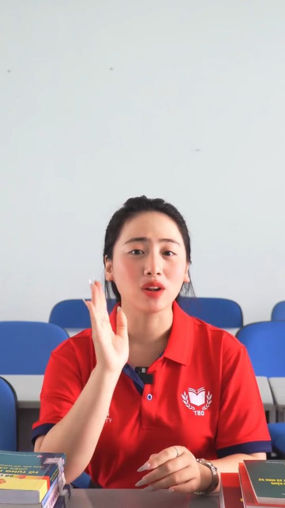 Video thumbnail - Check var ngành luật