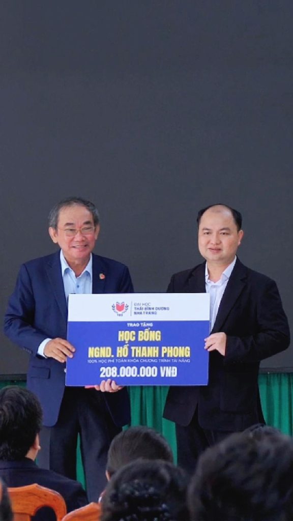 Những suất học bổng xứng đáng đã được trao cho các sĩ tử 2K8 tại Phú Yên
