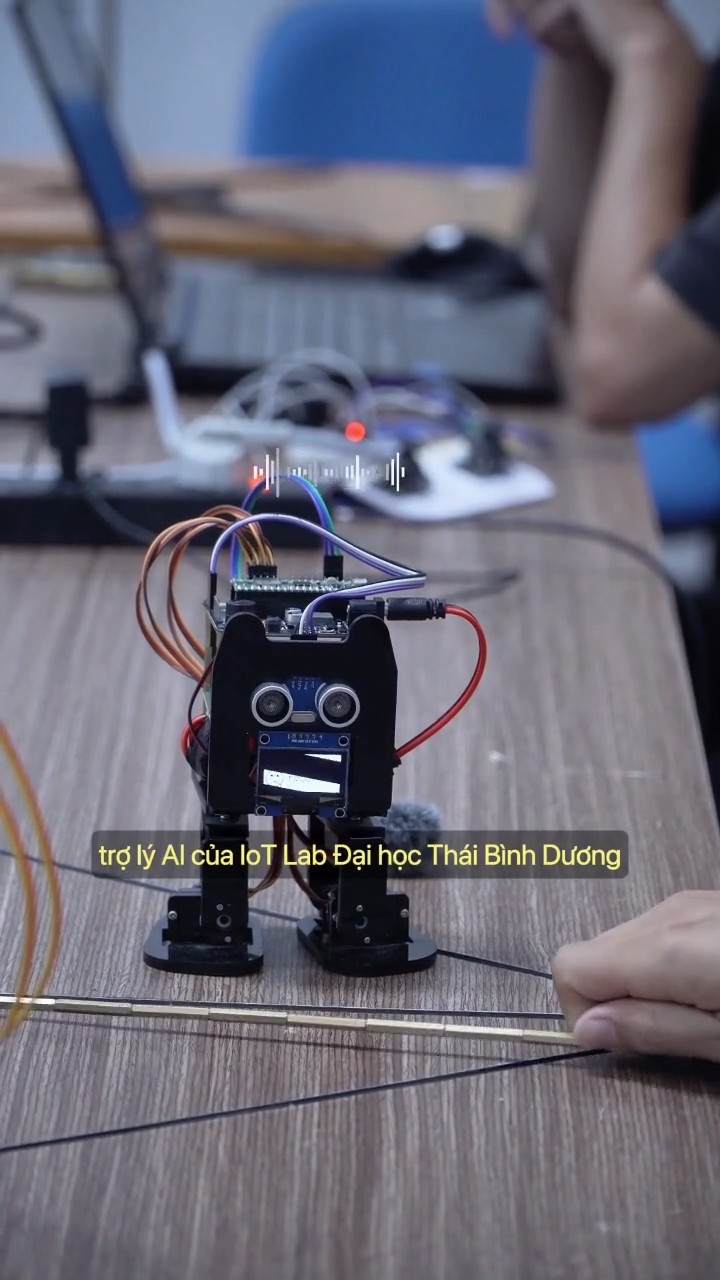 Robot Ly Ly do CLB IoT Lab sáng tạo